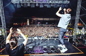 Feel_TheClub's tweet photo. About our "Colombia tour" Crazy vibes this weekend with @dimitrivegas and @likemike ¡Thank you Cali! #Cali #DimitriVegasAndLikeMike #Colombia #feeltheclub #Electronica https://t.co/6t950pp6ME