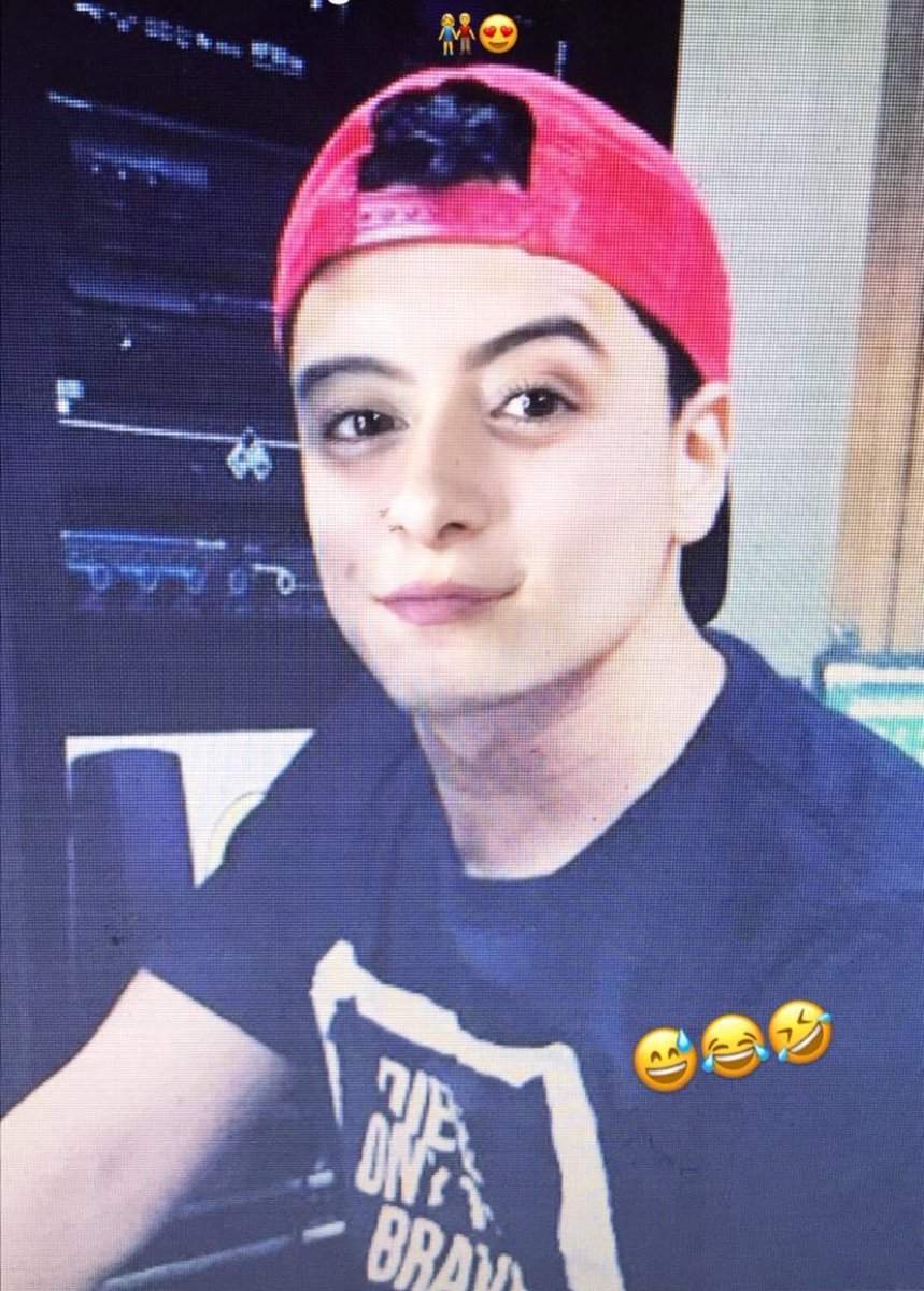 dani3palacios's tweet photo. Ya se porque @CarlosMiraCM no había venido a trabajar. Estaba practicando tener un hijo y así saldría : #MuerteEnElCartel https://t.co/hrdC9ZE6EB