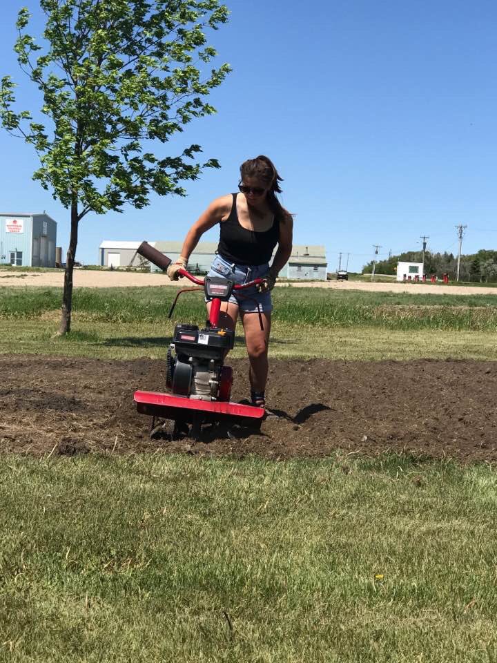 gilder406's tweet photo. “What photos would you use if you had a farmers only dating account?” https://t.co/akrMCSNEhb