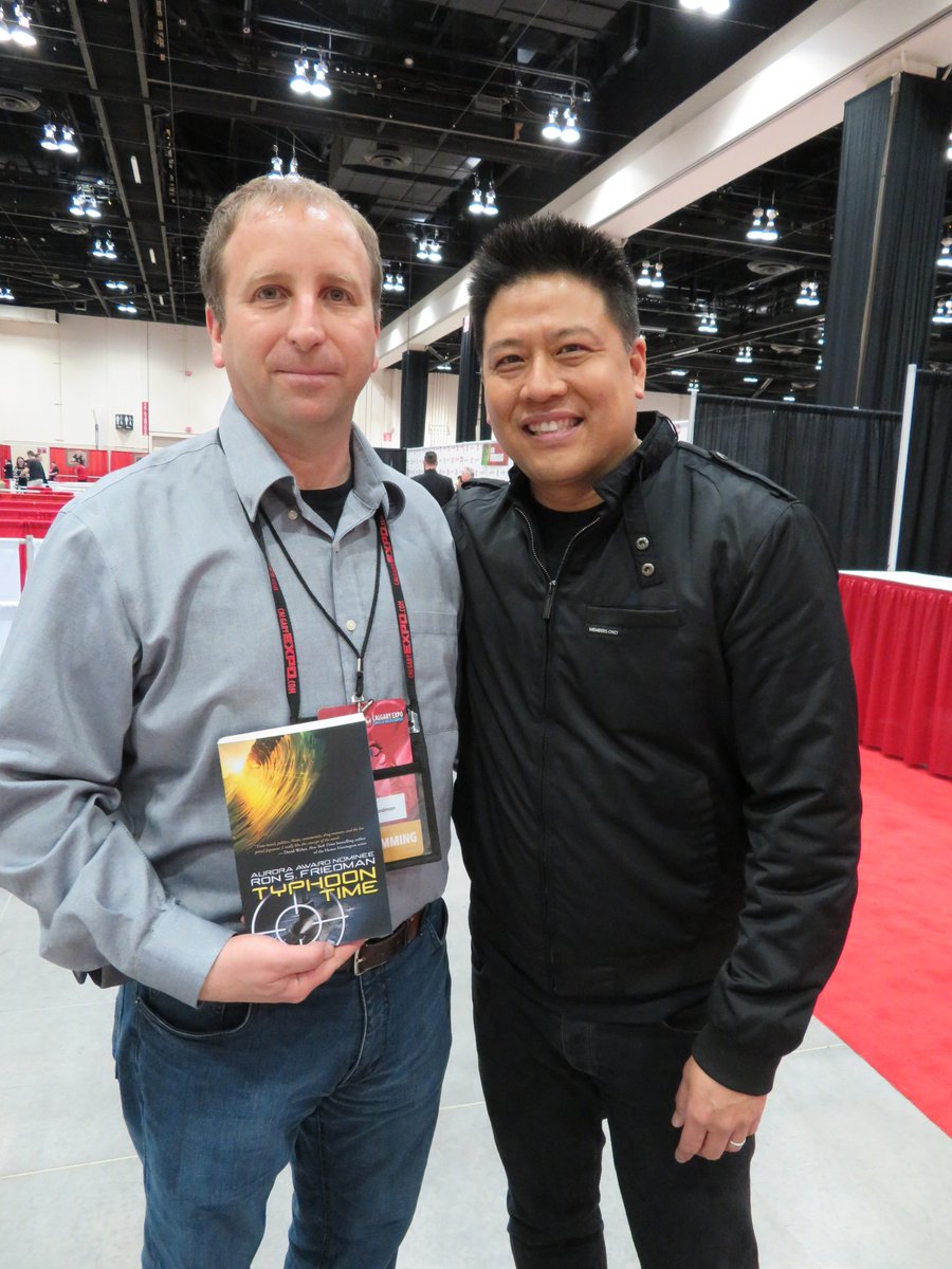 RonSFriedman's tweet photo. I had a chat with @GarrettRWang (Star trek Voyager) at #CalgaryExpo
I was very impressed. The only person at the Expo who'd recognized my Israeli accent.
Thank you, Garrett.
#scifi #SF #sciencefiction #WordFire, #BardsTower https://t.co/d1fyP8PFnt