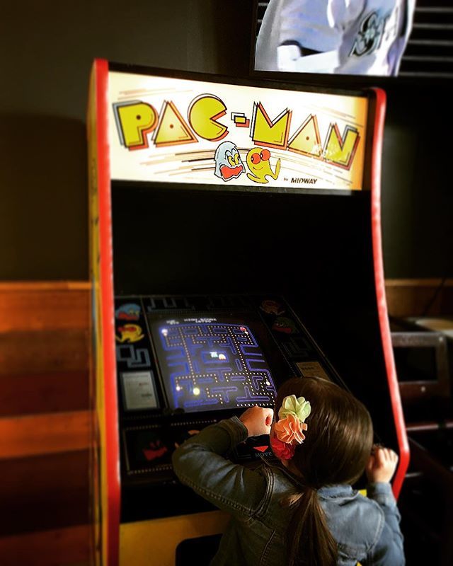 bemonopo's tweet photo. Ellie has #pacman fever. https://t.co/gqpsK22SwB https://t.co/D8eadkfUrr