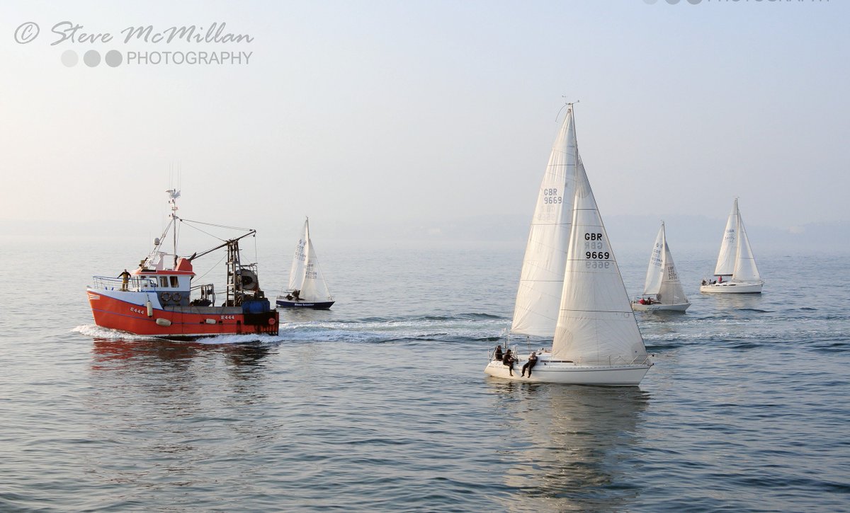 TrawlerImages's tweet image. 'Comin' Through!' - E444 Girl Debra, parting sailboats