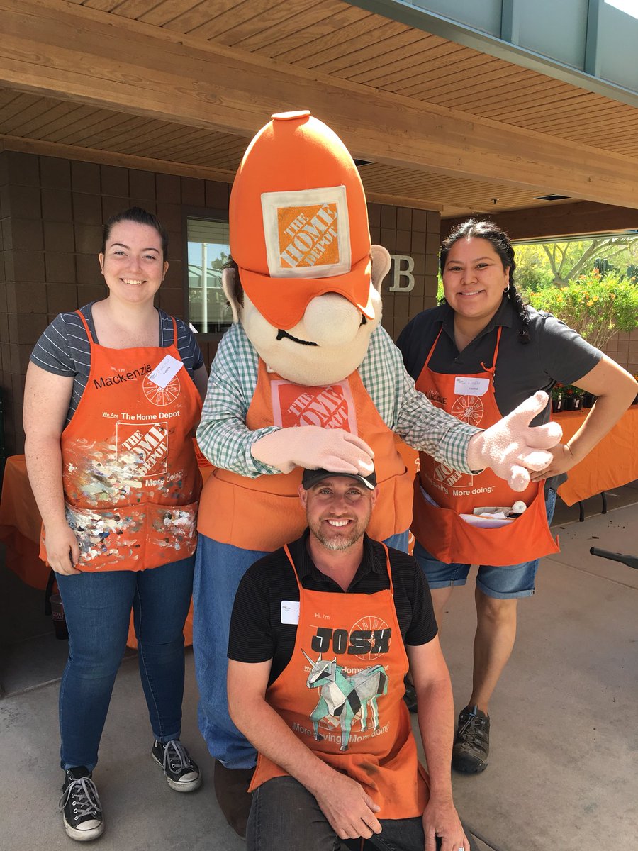 bettemussro's tweet photo. Team 401 and Homer (Matt Moon) spent some time at United Cerebral Palsy of Central Arizona!  This is our 3rd Annual visit for their celebration of Earth Day!  We enjoyed the day helping the kids paint pots and plant flowers! @rebekahbunn5 @JillWoodPMD @jacki_mccord https://t.co/E7rvk5d2YT