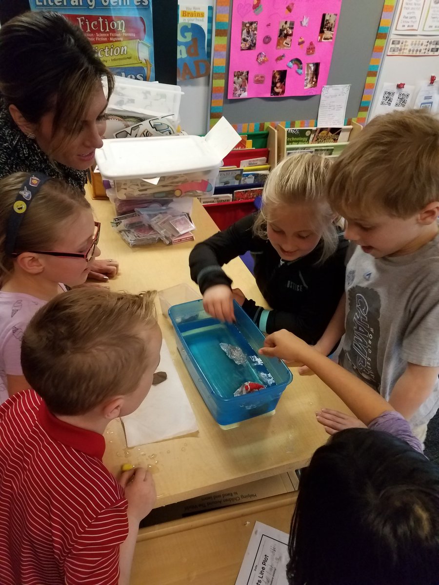 MDEregier's tweet photo. Great week last week! We created a line plot of our data after creating aluminum foil boats and counting the number of pennies each would hold before sinking. The Ss also used an inside recess day to create some great items using leftover fabric. #oteconnect #socreative https://t.co/BB6mEfbapY