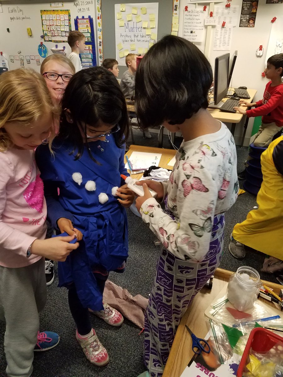 MDEregier's tweet photo. Great week last week! We created a line plot of our data after creating aluminum foil boats and counting the number of pennies each would hold before sinking. The Ss also used an inside recess day to create some great items using leftover fabric. #oteconnect #socreative https://t.co/BB6mEfbapY