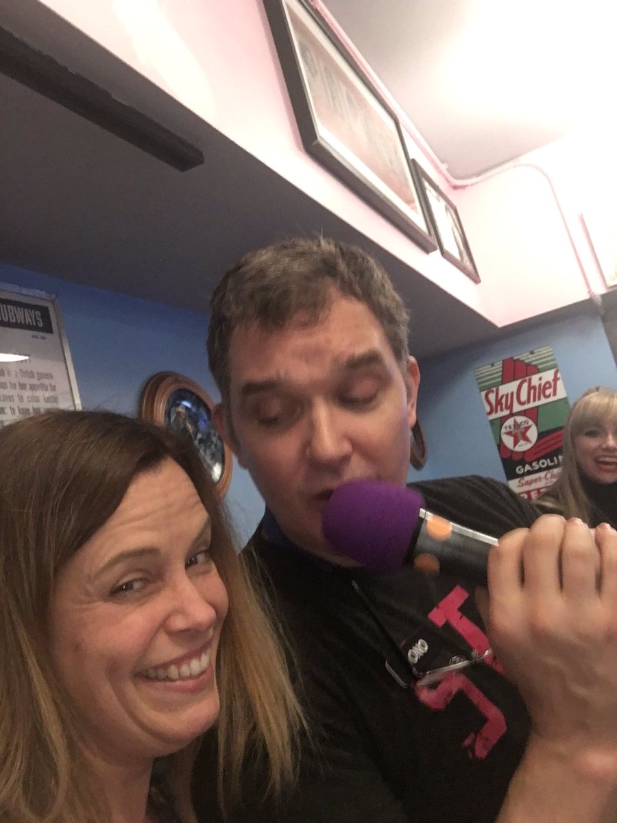 LivStom's tweet image. Day one ended with a trip to Ellen's Stardust Diner, and many new fans were made. #DramaTrip