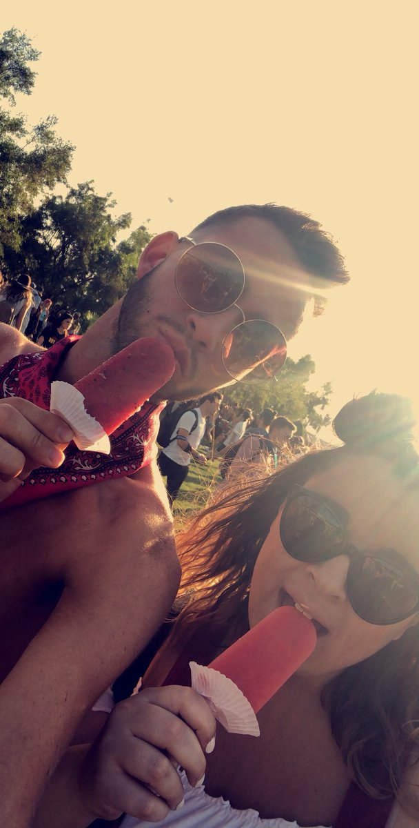 itsyagirltaylor's tweet photo. y’all, remember when i spent a weekend wearing crop tops and eating rosé popsicles? me too. https://t.co/rYlDPf7A4Y