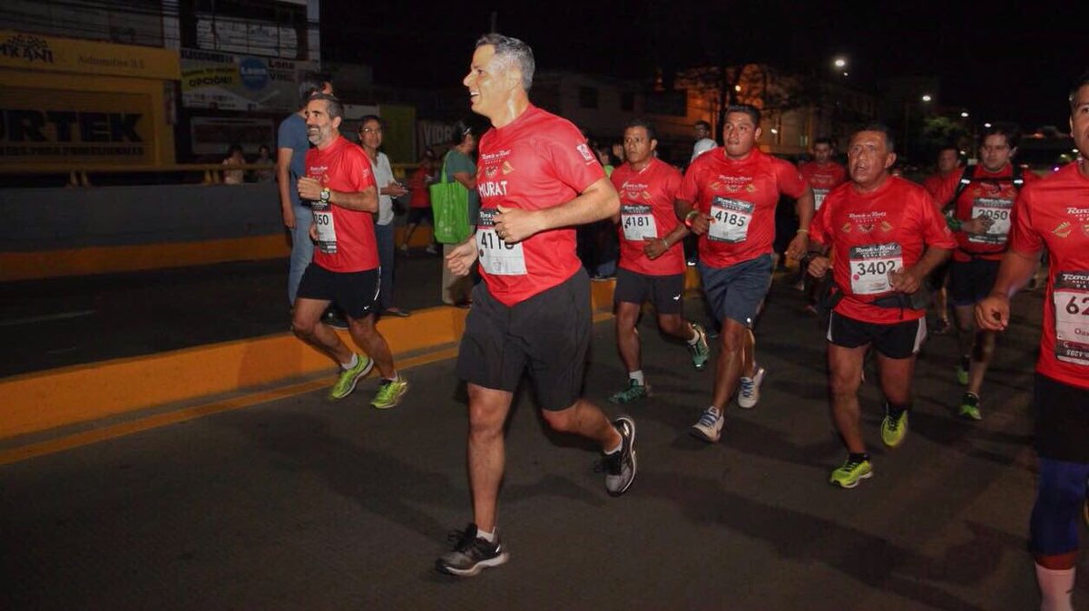 alejandromurat's tweet photo. Recorrer nuestras calles, disfrutar de la música y escuchar el ánimo de los espectadores fue una gran experiencia. El Medio Maratón @RnRMexico es un evento que se disfruta en cada paso. En el @GobOax seguiremos fomentando estas actividades que impulsan la economía del Estado. https://t.co/ogrqP9KBGB