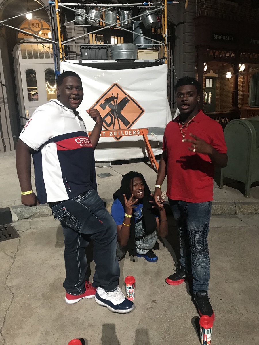 1kDean's tweet photo. We Is Who We Are 😬🔥 #Gradbash2k18 #GradBash2018 #Gradbash https://t.co/2hVpsND0aC