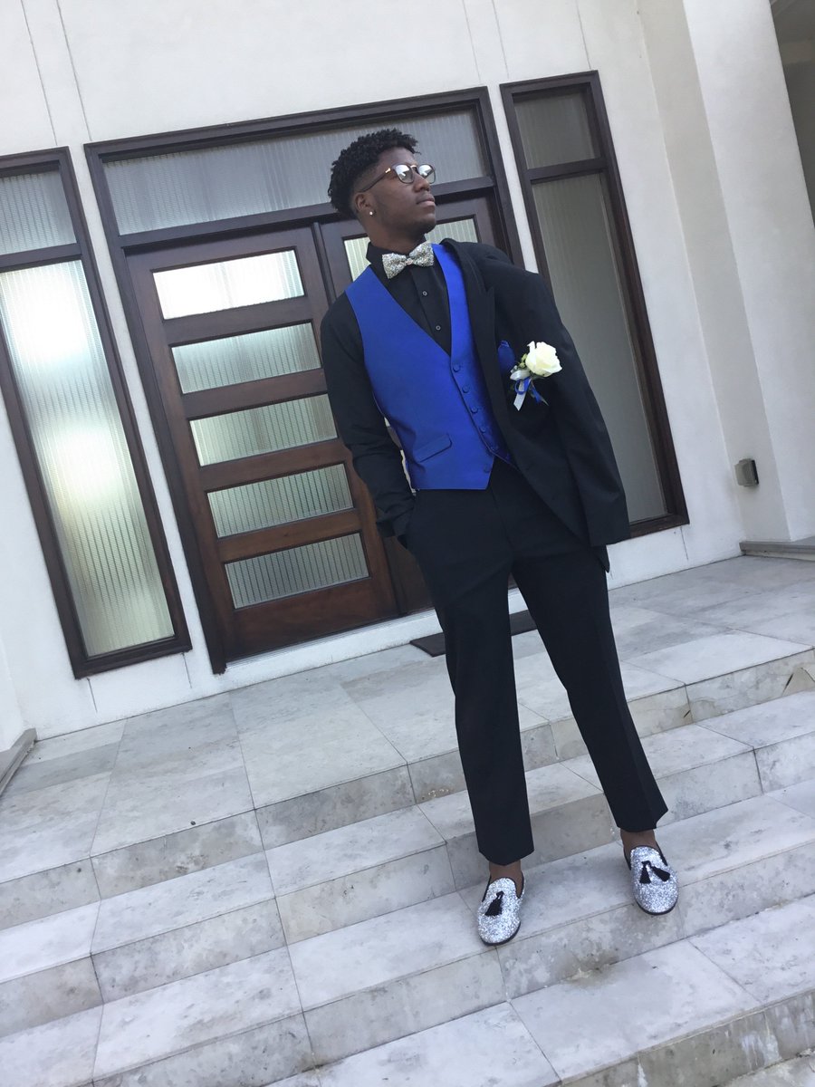Sunshine045's tweet photo. Prom 2018! Almost at the end....congratulations young people 👍🏽💕💕💕 https://t.co/aRzY6RXwZ0