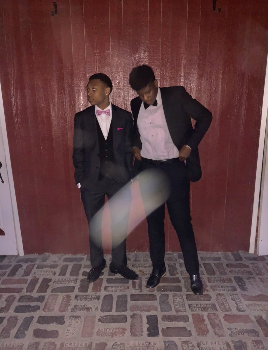 griffin_jamauri's tweet photo. my jacket OFF-WHITE donโt mean that itโs beige ๐จi clean up real nice i donโt got a maid๐ธ๐บ๐ฝ๐คฉ #promdrip ๐๐ฆ https://t.co/X9nx9OGK3J