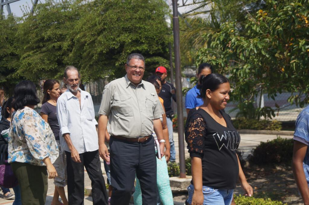 AlcOrlMiranda's tweet photo. Llegamos a escuchar al Pueblo en los sectores de la Comuna Corazón de Chavez en compañía de mi @PartidoPSUV https://t.co/9wU0CpxHD2