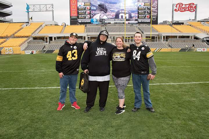 SteelBlondie's tweet photo. Had a great time in #Pittsburgh at the #Steelers #FanBlitz this weekend with @JusBlaze412 and @SteelTwins!! Loved every minute being in Pittsburgh and did not want to come back! https://t.co/TWSd1GPhWL