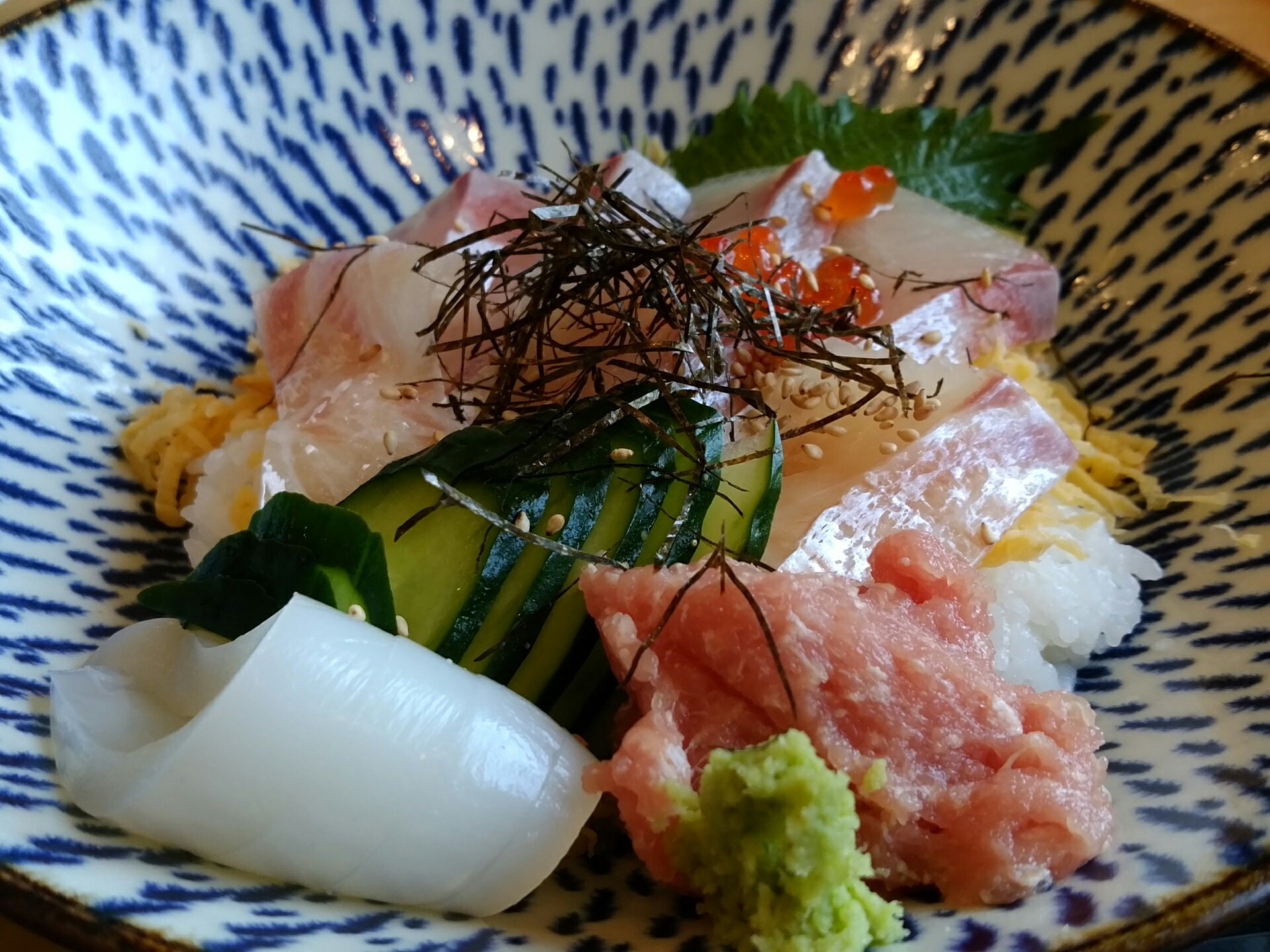 あ 味処あらし 海鮮丼とおこぜの唐揚げ 感想 海鮮丼はなかった 刺身定頼むのが正解か T Co Rsv3xyc4hm Twitter