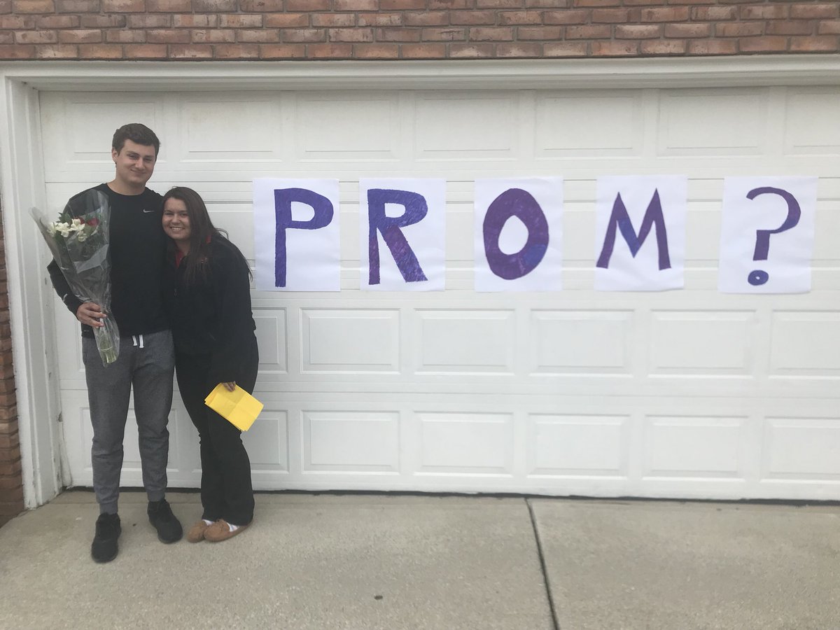 leximarieeeee's tweet photo. came home from work to this adorable promposal. there were 6 clues (i couldn’t fit them all) cant wait for prom w my love ❤️ https://t.co/H4Fewh0fM7