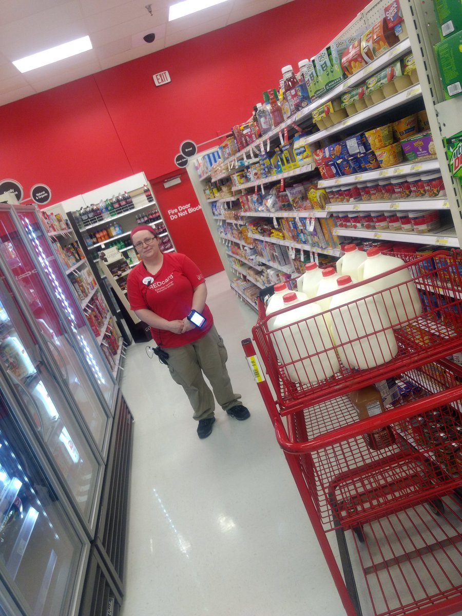 abbynel89's tweet photo. #Sundayscanday Everyone helped fill the floor and guest service for our guests at #T0905! @maddy_g622 @AmberHafron @A_Leigh_ @thaEscie @newage_lois @KimLinn5 https://t.co/O8Dj1KXIrs