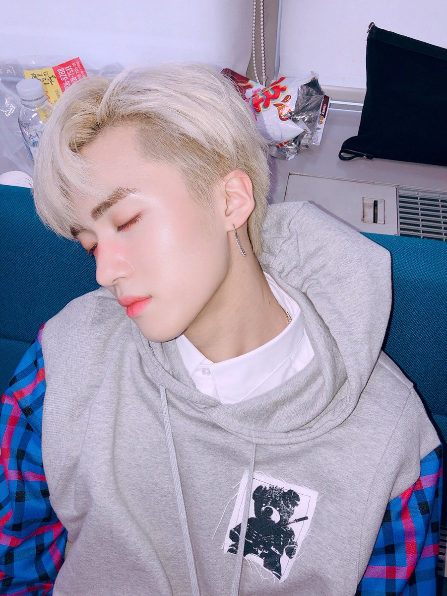 pentagon pics 🐸 (@pentagonpicts) on Twitter photo 