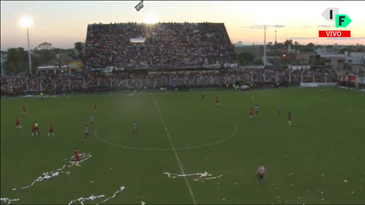 InteriorFut's tweet photo. 📺 #IFPlay Final del primer tiempo en el Alfredo Terrera. @CACCSANTIAGO 2 (Jara y Ortega) @defensoresvrllo. Lo vivis por @InteriorFut ➡️ https://t.co/5H0ZUsOj1a https://t.co/LvF0UW4AkD