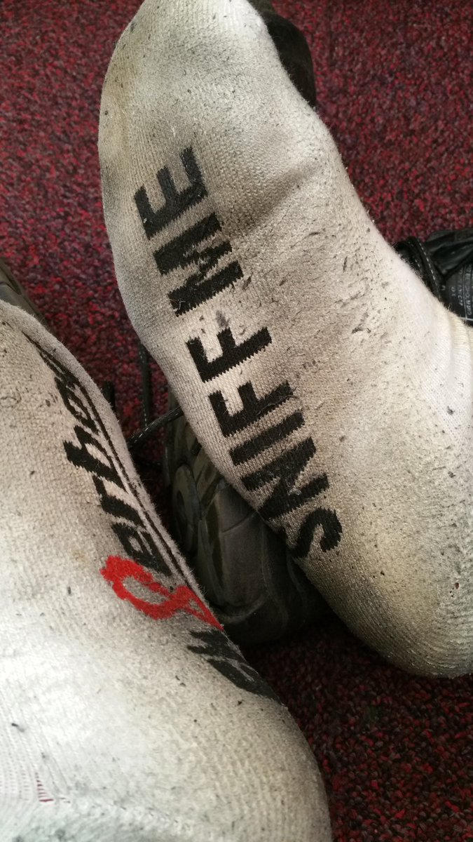 StinkyMaleSocks's tweet photo. Day 11 #3WeeksStraightSocks sneaky at work pics, over half way, 10 days to go, come on, who wants a sniff of these hot, damp, sweaty socked soles & toes? DM me for chat & poss to sniff them #Sk8erboy #sockfetish #footfetish #stinkysocks #sweatysocks #gayfeet #footstink 😈😷👃💦 https://t.co/lBFsu3cWaL