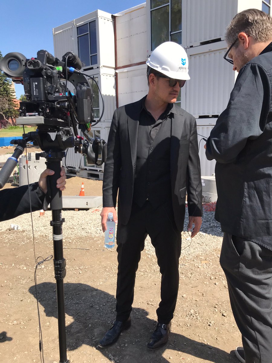 IM1_LLC's tweet photo. Behind the scenes ๐ฅ๐ // @tommymeharey putting in work at the #heartoflosangeles building siteโfirst of its kind container-based community ๐๐ผ #sgblocks #disrupting #IM1men #levelbrands https://t.co/6O7uJF4Ifk