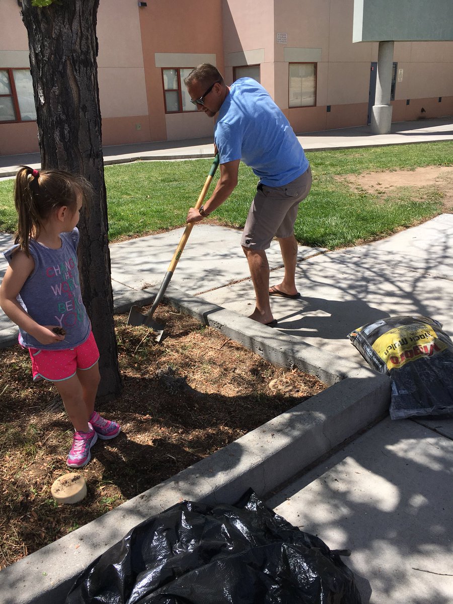 When your wife is a principal and her school is hosting a campus clean up...#teacherlife #earthday #husbandsofprincipals <a href="/DEESPrincipal/">Double Eagle</a> <a href="/DoubleEagleES/">Double Eagle ES</a> <a href="/ABQschools/">Albuquerque Public Schools</a>