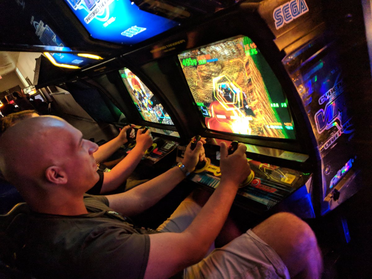 KreeDrad's tweet image. @GameOnExpo John at @Zapcon_AZ playing a few matches on Cyber Troopers Virtual-On @VOTwinstick 
#Sega #Zapcon #VirtualOn