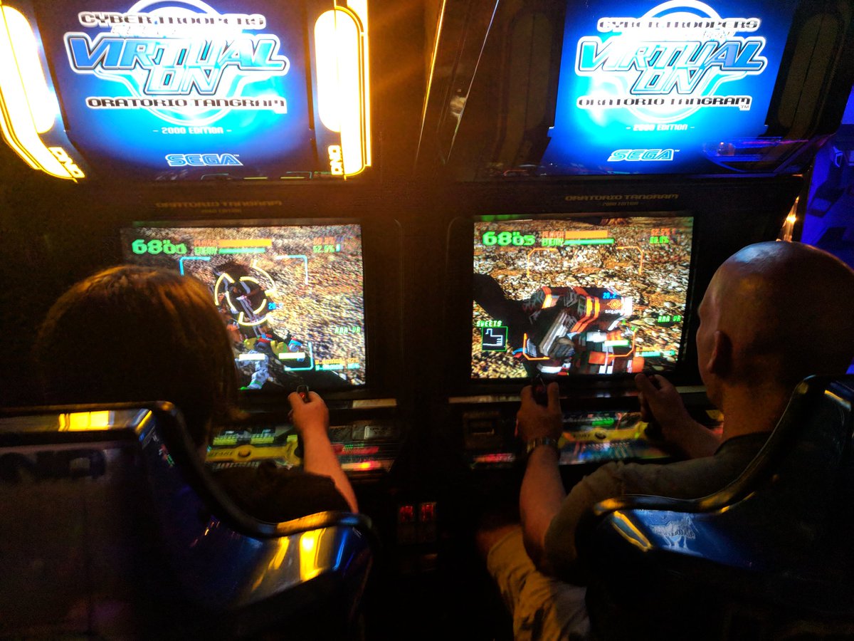 KreeDrad's tweet image. @GameOnExpo John at @Zapcon_AZ playing a few matches on Cyber Troopers Virtual-On @VOTwinstick 
#Sega #Zapcon #VirtualOn