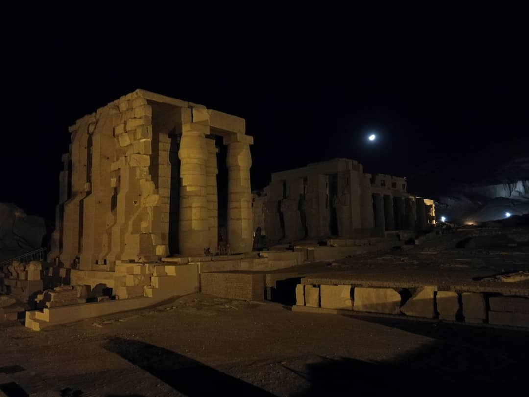 aetwitte's tweet photo. Templo funerario de Ramses II de noche. Necrópolis de Thebas.
Fotos: Amigos de la Egiptología.
#Ramesseum #Luxor #Egiptología #Thebas #RamsesII #Templos https://t.co/PiN8886Zlq