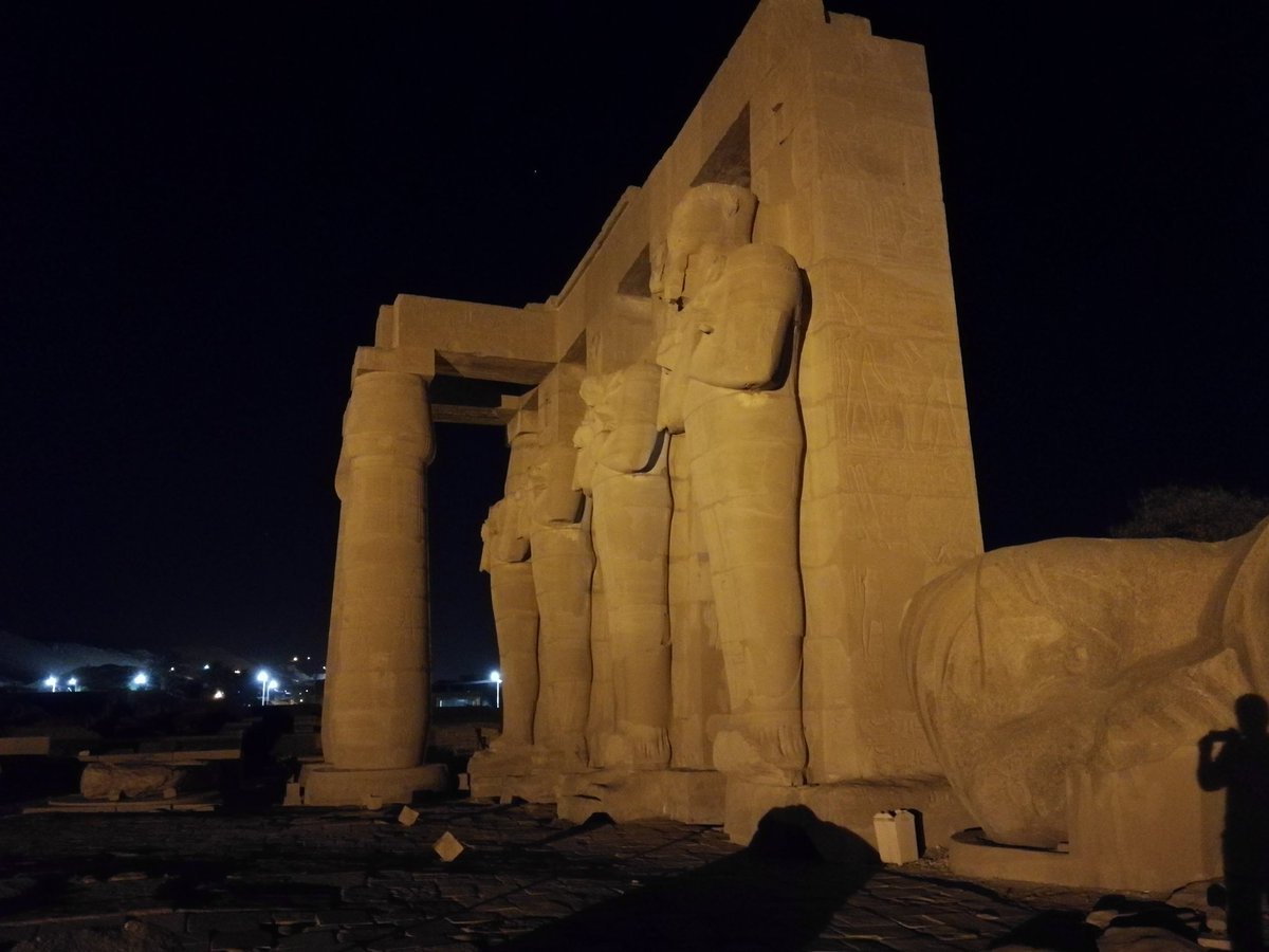 aetwitte's tweet photo. Templo funerario de Ramses II de noche. Necrópolis de Thebas.
Fotos: Amigos de la Egiptología.
#Ramesseum #Luxor #Egiptología #Thebas #RamsesII #Templos https://t.co/PiN8886Zlq