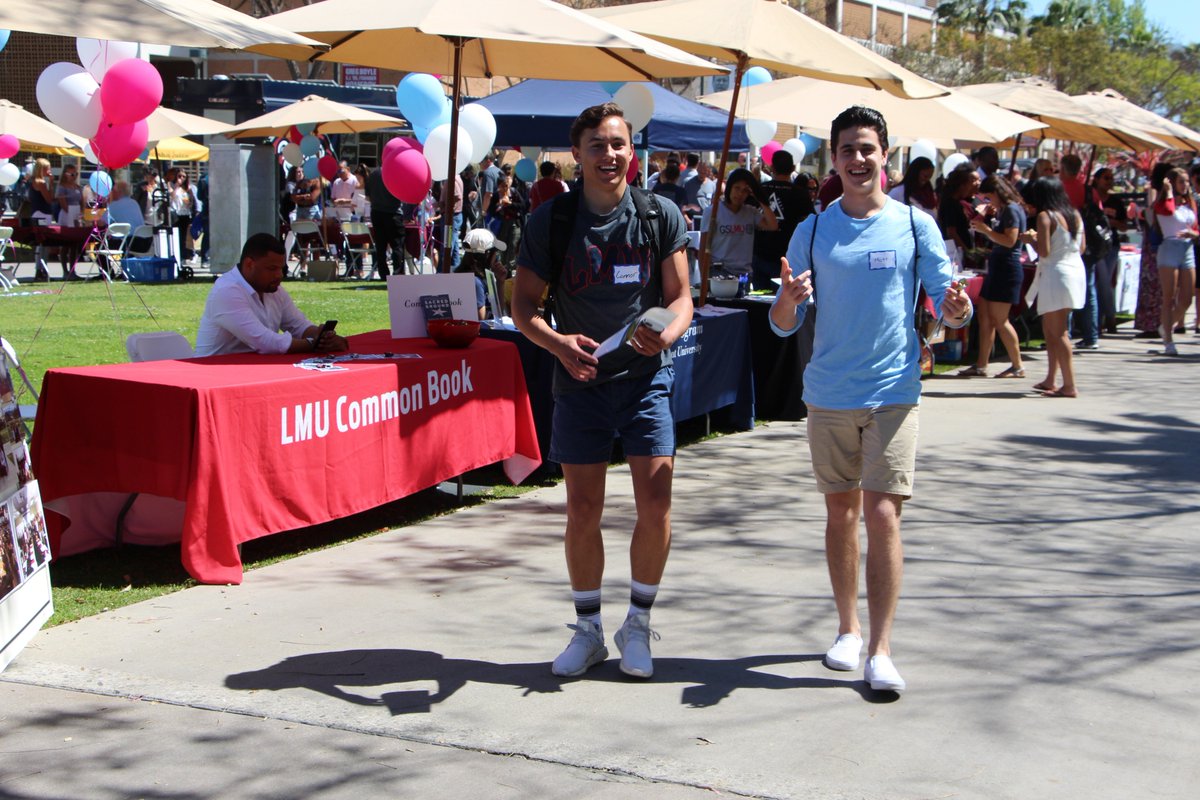 LMUAdmission's tweet photo. Preview Day continues to roll along nicely under sunny LA skies as admitted students and guests check out the Student Resource Fair! #LMUPreviewDay #LMU22 π¦πͺ https://t.co/ZoS77pY1AA