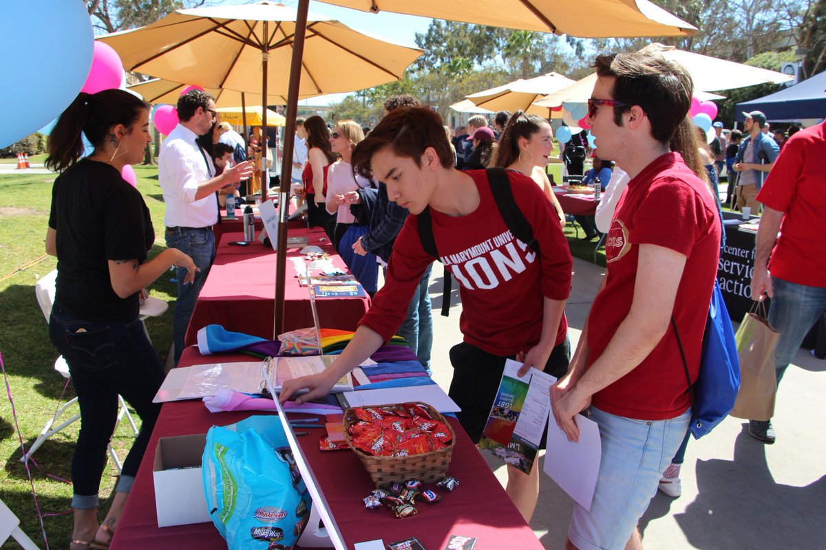 LMUAdmission's tweet photo. Preview Day continues to roll along nicely under sunny LA skies as admitted students and guests check out the Student Resource Fair! #LMUPreviewDay #LMU22 π¦πͺ https://t.co/ZoS77pY1AA