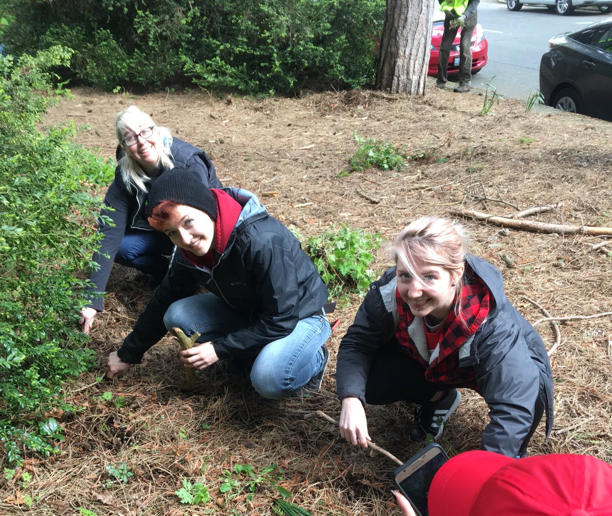The 637 crew volunteering for #EarthDay at Volunteer Park! 🌎 I'm lucky to work with such a fun bunch!