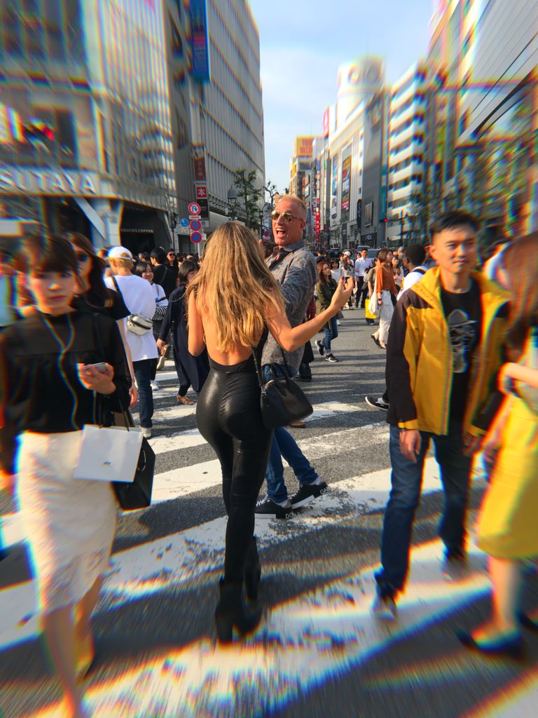 baronjimena's tweet photo. Increíble !!! Me encontré con @marley_ok en Tokyo 🤣 
No te pierdas #PorelMundo AHORA 21hs por Telefe ❗️📺💥🔥 https://t.co/XUGlzMS7mn