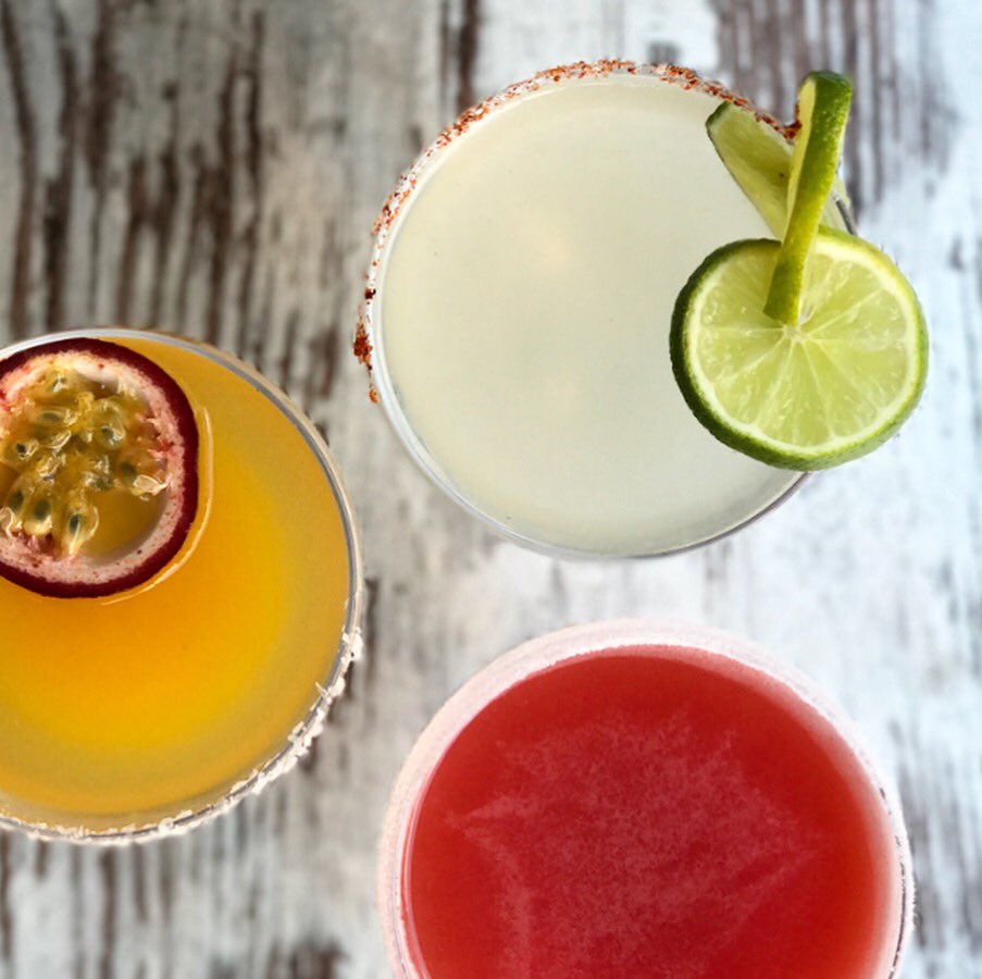 moletacobar's tweet photo. SUNDAY STRONG GAME πͺ
classic #margarita made with #tequila #tripplesec FRESH #lime & #chillisalt rim π
#sundaystrong #sundaysunshine
https://t.co/TWb3RyirNI https://t.co/5d7wx0vjkf