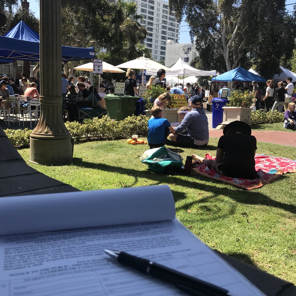 SMTermLimits's tweet photo. Collecting signatures for #SantaMonica #termlimits at the Main Street Farmers Market https://t.co/9KTNI3AV5k