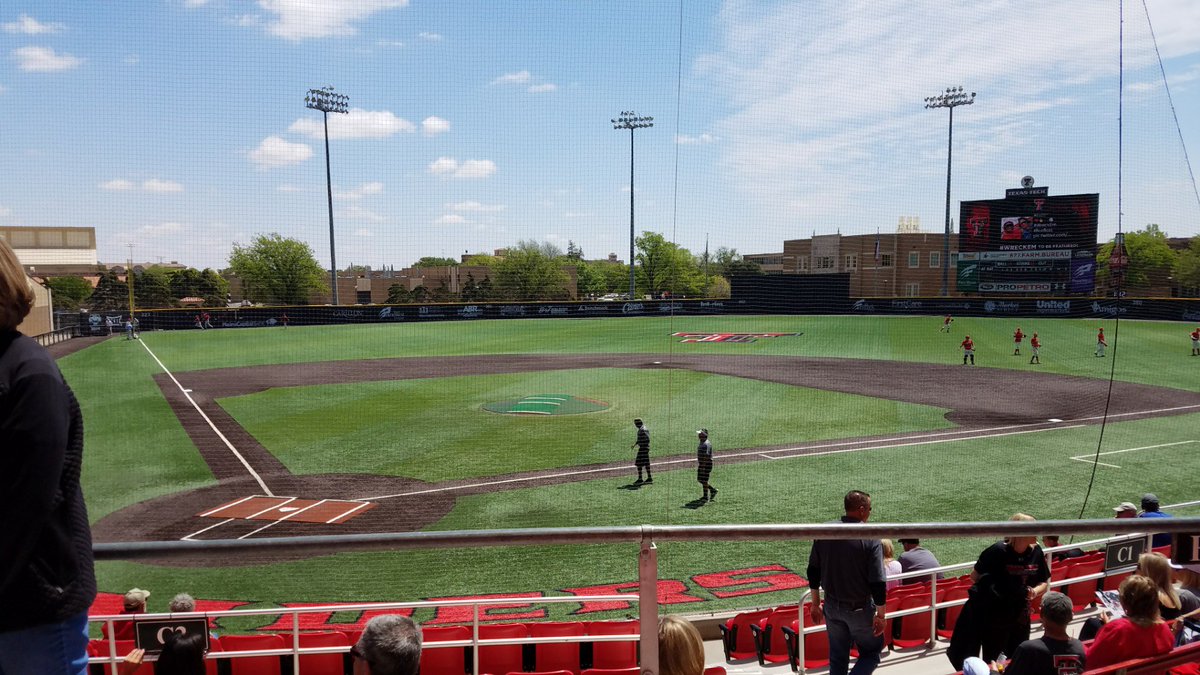JoeyTTU01's tweet photo. #4 #TexasTech vs #14 #Oklahoma #big12baseball #goingforsweep #RoadToOmaha (@ TTU - Dan Law Field - @texastech in Lubbock, TX) https://t.co/3nafNoEBlD https://t.co/MixE3Djv46