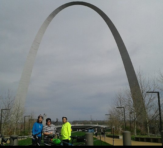 BarbGerli's tweet photo. Bike ride w/friends to see changing landscape around STL's 630 ft. Gateway to the West #hatsofftojeffersonforhisvisionofwestwardexpansion. https://t.co/8IRYPySqxL