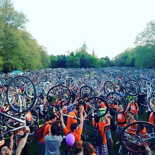 ZenitBudapest's tweet photo. #Earthday I Bike #Budapest. #bike #cycling #criticalmass #crowd #movement #instago #like4like #shouback #likeall #share4like #shoutout https://t.co/DHDOJHjlQy https://t.co/gFbdth282w