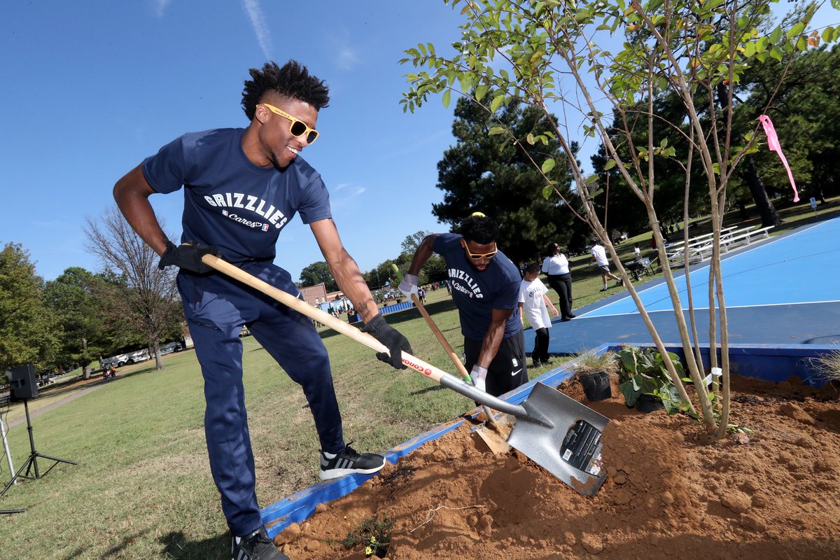 memgrizz's tweet photo. #EarthDay 🌎💙 https://t.co/BWciSWvSOT