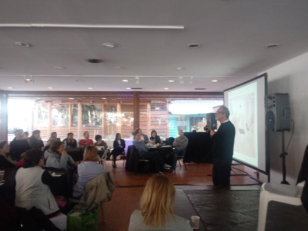 maxijacoby's tweet photo. "Nuevos formatos e hibridaciones de las Tiendas Creativas" por Adrián Lebendiker ahora en el #MicaFederal Barichoche https://t.co/4aO15Aw6SS