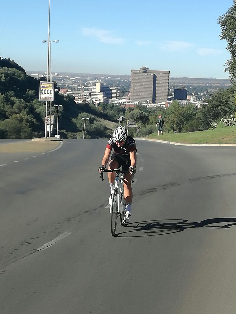 simone_farber's tweet photo. What goes up, must come down.
Tough hill session this morning. Working hard on last preparation towards the @100cycle. Thanks to @EpieqNutrition for giving that boost when you feel as if your tank is empty. Two weeks to go⏳. #FSSSI #epieqnutrition #bizhub #enduroplanet https://t.co/zK4d3O7sLN