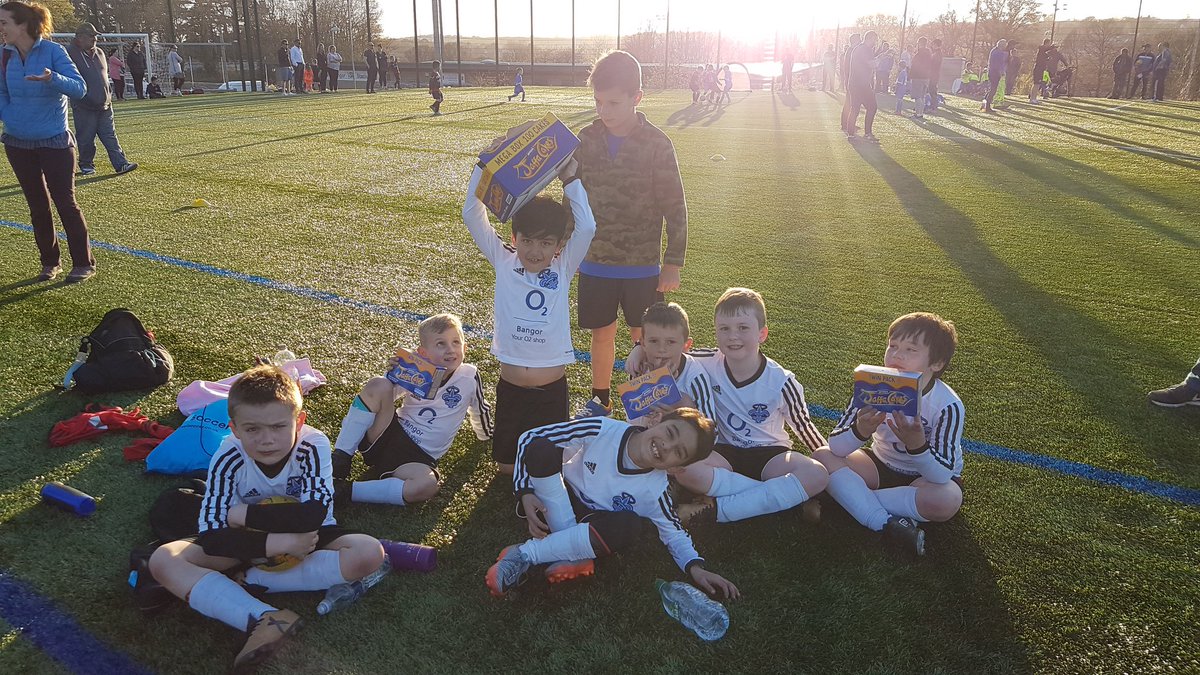 SeintiauBangor's tweet photo. Really Chuffed with this Team of Characters! #Grassroots#O2 #Commsplus#FootballFamily #HaveFun #Grassroots #O2 #Commsplus #OmblerWilliams #Footballfamily @McVities #jaffacakes #Fuelthekids https://t.co/8YCXn2bqVC