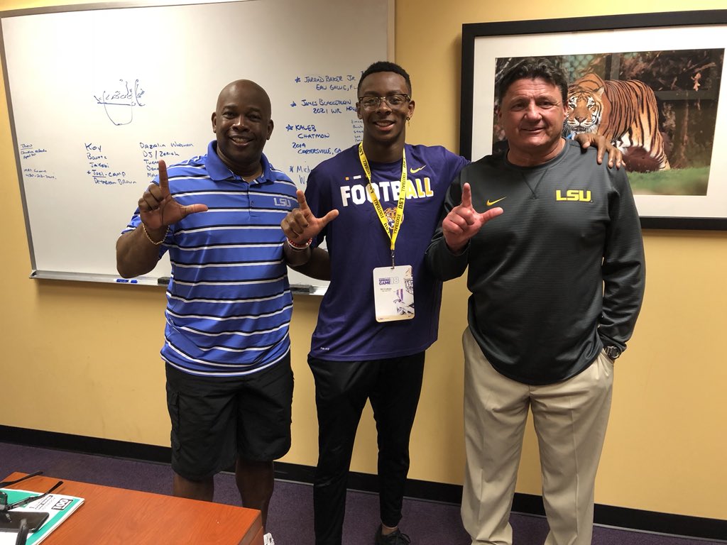 djgraham_'s tweet photo. I thank God for this Once in a life time opportunity, being Offered by one of the most storied schools in the SEC. LSU has always been a dream of mine. Thank you coach........ and thank my parents and coaches. #GeauxTigers 🐯💛💜 @Coach_EdOrgeron https://t.co/TN335fLEgS