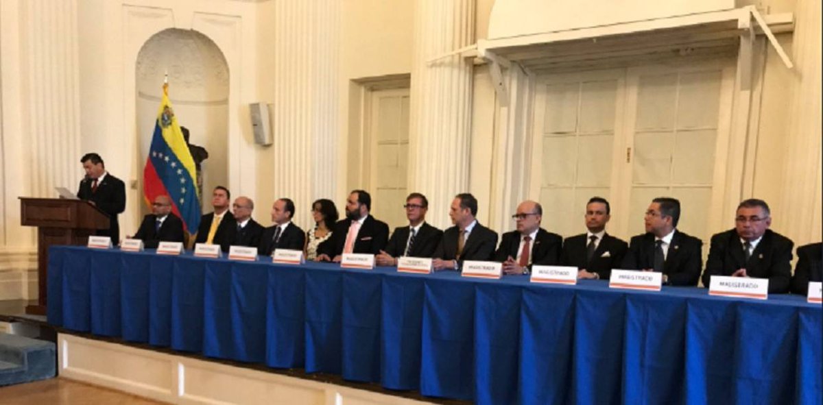 Alonso2005's tweet photo. #22Abril El Tribunal Supremo de Justicia legitimo,  en el exilio solicitó este domingo a la Asamblea Nacional el acta que autoriza continuar con el proceso penal en contra del Dictador Nicolás Maduro. https://t.co/ctEIo45MOd