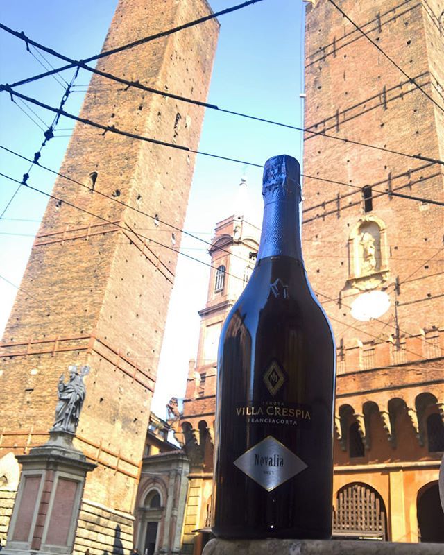 villacrespia's tweet photo. A sunny day in Bologna with Novalia. What else? ☀️ https://t.co/KK8rH9Z1sA https://t.co/iOKo9Lxp7a