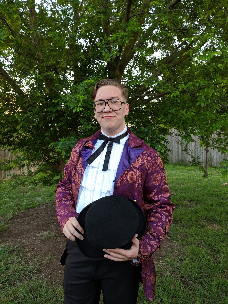 George_Kidwell's tweet photo. #Prom2k18 Best Dressed Boi https://t.co/OsSnJEHNKf