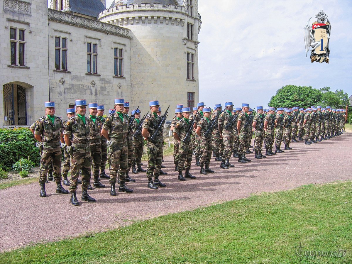 EquinoxePROD's tweet photo. Légende des Chevaliers de la Table ronde, l'armée Française, descendante des dragons. .. https://t.co/3xUofQc48z #légende #Arthurien #RoiArthur #chevalierstableronde #révélation #Chevaliers #Armée #Dragon #symbole https://t.co/hJnzYzuVNY