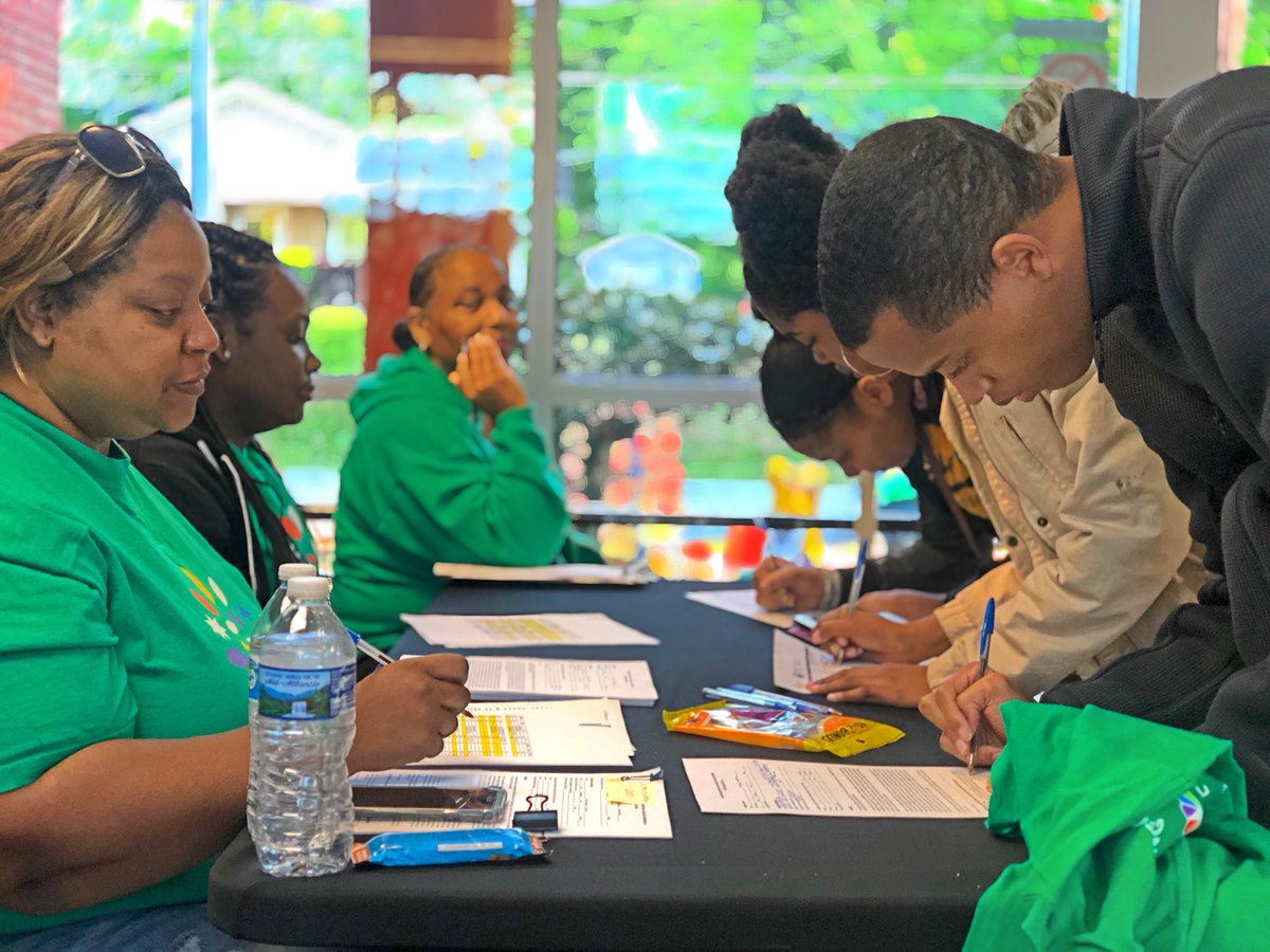 KevJames413's tweet photo. I’m still in awe over all the effort that went into beautifying Kipp South Fulton Academy for #ComcastCaresDay. Huge shout out goes to @BEN_Comcast and all the volunteers.  @ComcastSouth #LetsDoLife https://t.co/keVOJHUfuG