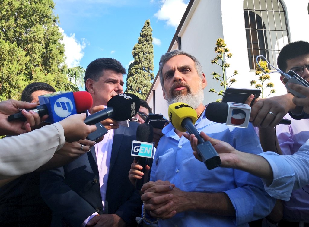 leitorubin's tweet photo. ¡Ya empezamos ganando! La primera mesa de Madrid da como resultado 36 votos para Efrain y 12 votos para Marito. La mesa es la número 5. #GanaElCambio https://t.co/E57ZMNgcJk