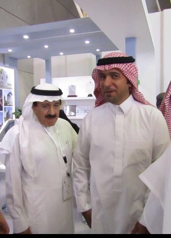 ArchCentre_'s tweet photo. سعدنا اليوم بإستقبال معالي وزير الإسكان في جناح المركز المعماري في #معرض_الرياض_العقاري_restatex  وكان في إستقباله سعادة المهندس المستشار / عثمان بن أحمد السليمان .. https://t.co/4AuTt74seM